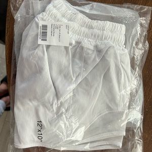 Lulu Hotty Hot LR Short 2.5” Lined size 4 white